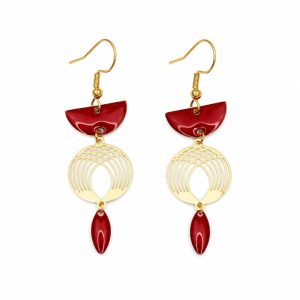 Boucles Skyros dorees sur fond blanc
